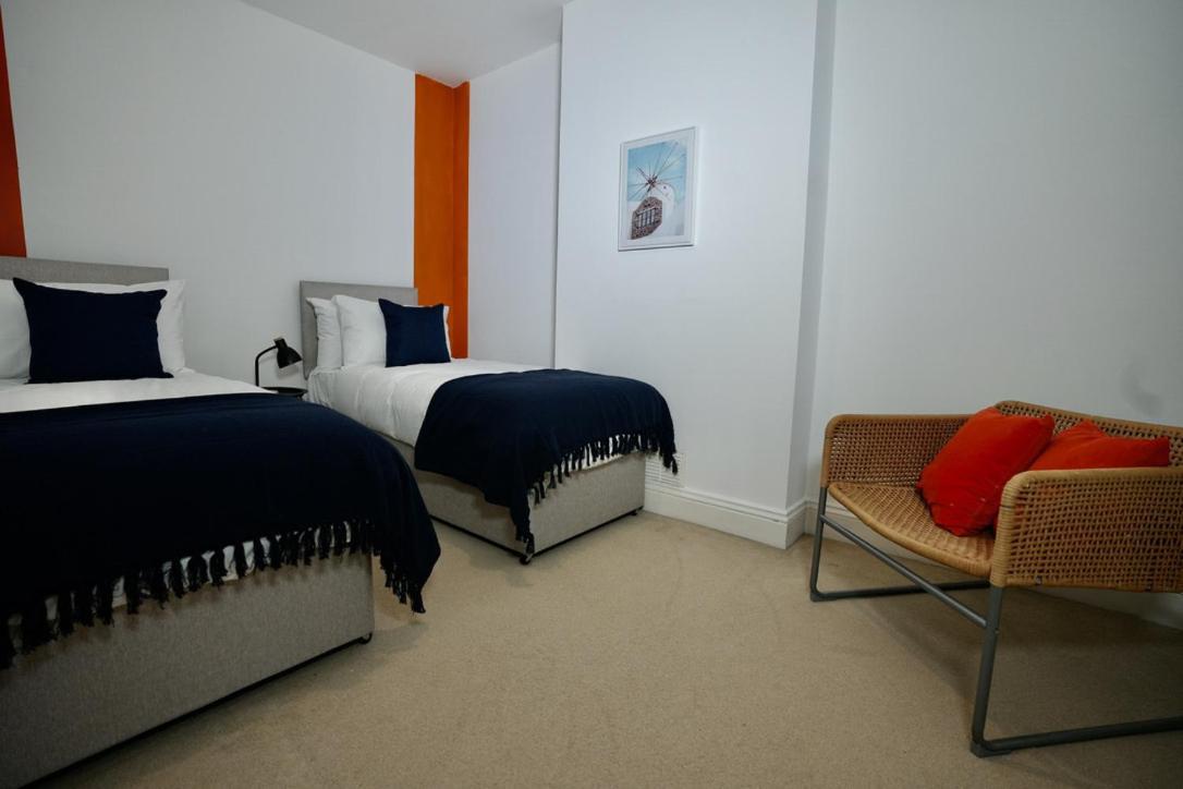 Spacious Two-Bedrooms House, Private Parking, Contractors, Relocators Oxford Exterior foto