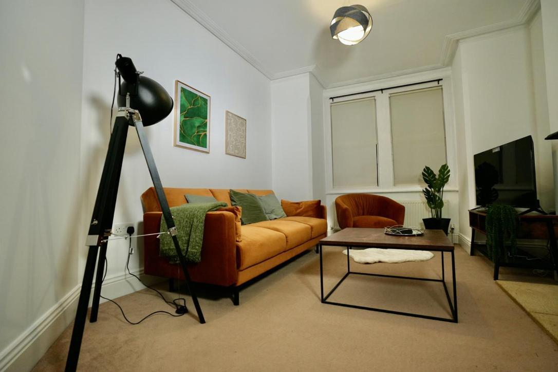 Spacious Two-Bedrooms House, Private Parking, Contractors, Relocators Oxford Exterior foto