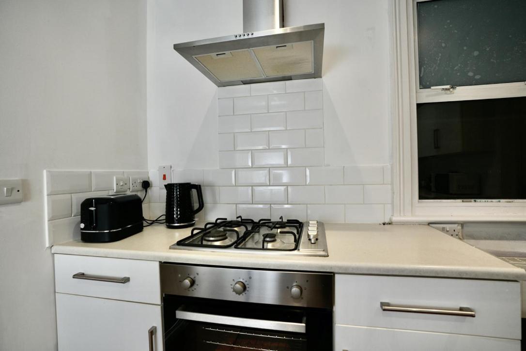 Spacious Two-Bedrooms House, Private Parking, Contractors, Relocators Oxford Exterior foto